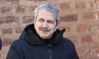 Румен Радев блъфира най добре и го прави доста отдавна заяви