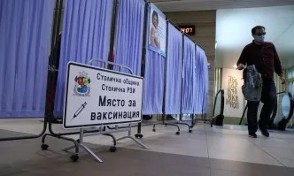 Фандъкова: Близо 700 000 дози ваксини са поставени в София, броят на желаещите намалява