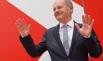 Лекар от посолството на Германия в Москва ще тества за