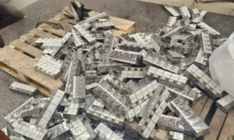 Близо 42 000 къса контрабандни цигари задържаха митническите служители на