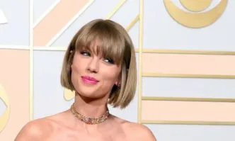 Тейлър Суифт на вечеря с шаферките си?
