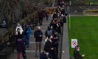 За втори пореден ден Великобритания регистрира рекорден брой на заразени