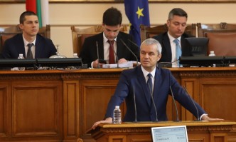 Запитан дали не се притеснява че в същото време гости