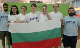 Български ученици спечелиха общо девет медала на Международната олимпиада по