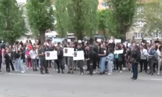 Пред сградата на РПУ Хасково започна протест с искане на