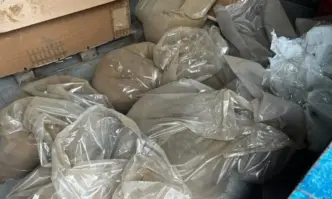 Голяма и добре оборудвана нелегална фабрика за цигари е била