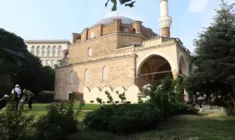 Мюсюлманите празнуват Курбан Байрам Тази сутрин в джамиите се отслужват празнични