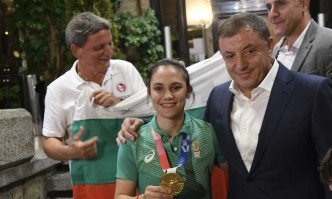 Олимпийската ни шампионка Ивет Горанова алармира че от четири месеца