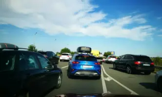Засилен е трафикът по пътищата у нас в първия от