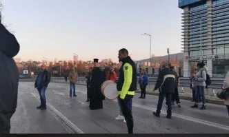 Рехав протест блокира кръстовището до централата на ГЕРБ