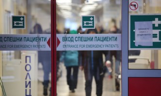 Заради ръста на заразените и преминаването на столицата в тъмночервената