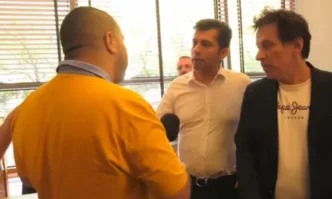 Кирил Петков не напуска ПП – обикаля структурите и напада журналисти