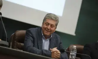 Несериозно е да се тълкува уставът на БСП че Нинова