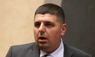 Народният представител от Демократична България Ивайло Мирчев публикува противоречиви статуси