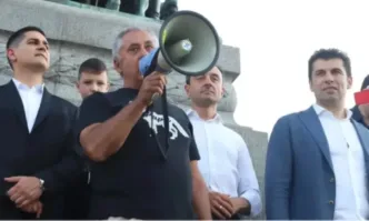 МС няма информация бащата на Кирил Петков да е бил командирован за Турция