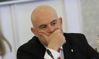 Той отново отхвърли възможността да подаде оставкаПритеснени сме че между