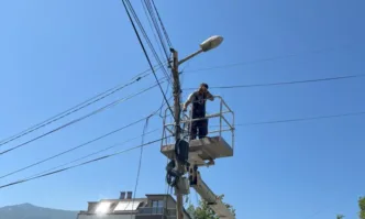 ЕРМ Запад продължава да отстранява неизползвани комуникационни кабели по стълбовете в Западна България