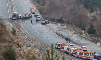 11-членно семейство сред загиналите в автобуса на Струма, близки на пътниците търсят информация у нас