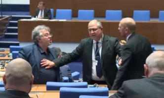 Пореден скандал в пленарната зала Депутатът от Продължаваме Промяната