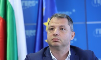 От Фейсбук профила на депутата Делян ДобревПитате ме защо България