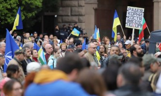 Шествие в подкрепа на Украйна, освиркаха БСП и Румен Радев (СНИМКИ)