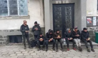 Група от 8 нелегални мигранти е заловена край село Трояново