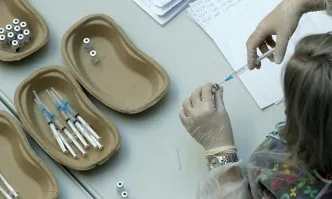 Румъния започна ваксиниране на деца между 12 и 15-годишна възраст