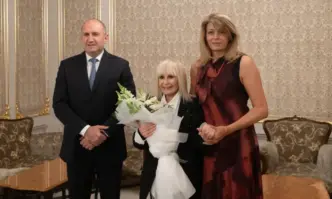 Лили Иванова беше наградена с Почетния знак на президента (СНИМКИ)