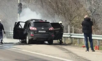 Заради горящ автомобил временно е ограничено движението по част от