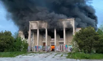 Пожар горя в бившия Дом на металурга в кв Изток
