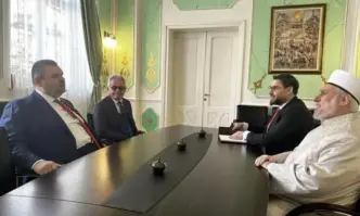 Ахмед Доган и Делян Пеевски правят социална кухня и към