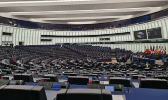 Залата на Европарламента се опразни в мига в който започна