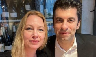 Жената на Кирил Петков: Happy Birthday