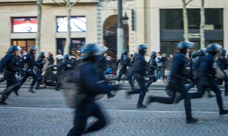 Полицията в Париж задържа над 80 участници в конвоя на свободата