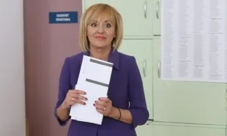 Едновременно: Манолова и другите кандидати на БСП жалят загубата в София