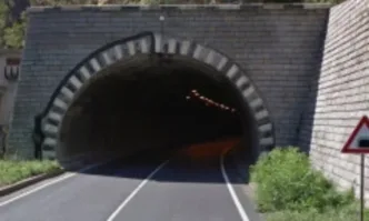 Започва ремонтът на осветлението в тунел Кривия при 389 ти км