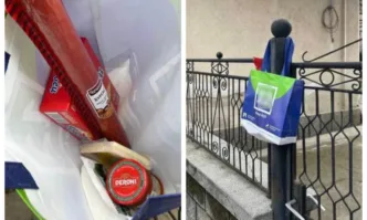 Агитационни пликчета с хранителни продукти на Промяната и ДБ съдържащи