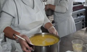 Закриват кухните в столични детски градини, ще се готви централно