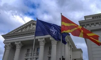 Скопие издигна тържествено знамето на НАТО (СНИМКИ)
