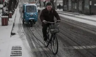 Североизточен Китай беше обхванат от необичайно студено време и снежни