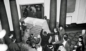 Навършват се 25 години от щурма на Народното събрание по