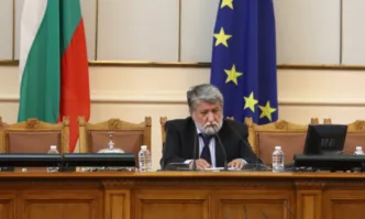 Депутати коментираха пред журналисти дали днес ще бъде избран председател