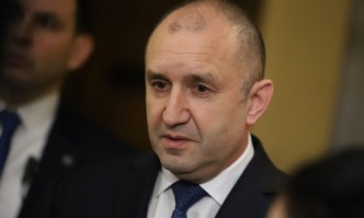 Президентът Румен Радев е поздравил легендата на Левски и една