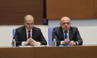 Премиерът в оставка трябваше да отговаря на актуални въпроси от