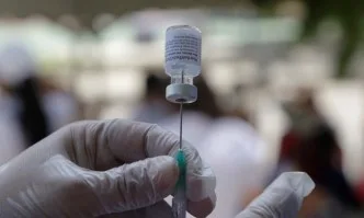 Поставяме ваксини на македонски граждани на две ГКПП-та