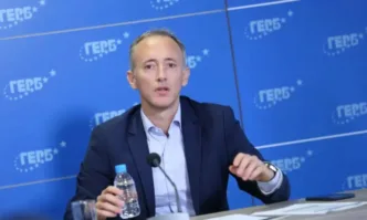 Обидно към учителите коментира в социалната мрежа бившият министър на