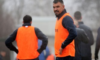 Бившият национал Валери Божинов е подписал краткосрочен договор с тима