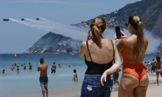 Стотици зрители наблюдаваха въздушното шоу на хеликоптерния патрул ASPA на