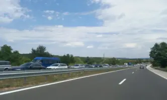 От 12 до 20ч. днес се ограничава движението на тежкотоварни автомобили на 30-ти км. на АМ Хемус в посока Варна