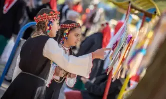 Фестивалът Българска палитра завладява София с богата фолклорна програма, вкусни ястия и много изненади